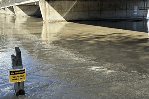 Whanganui River at town bridge
