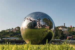 Ball bearing sculpture Somme Parade.jpg