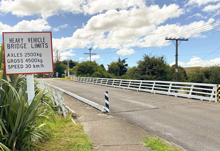 Oversize vehicles are requested to avoid the Wakefield Street overbridge in Whanganui East