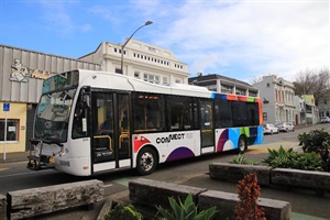 A Whanganui bus on Drews Avenue, Whanganui