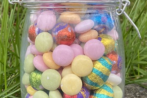 win tickets to Albi & The Wolves by guessing number of lollies in jar