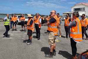 Whanganui Port manager Phil Wardale with contractors.jpg