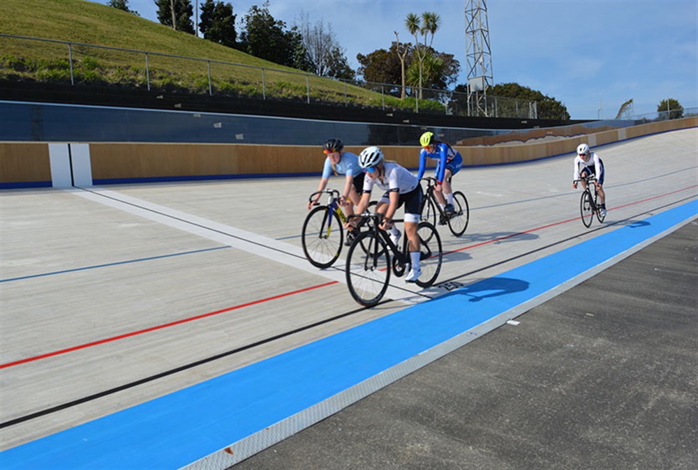 UCI assessment of the new velodrome track