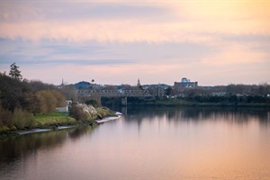 Image of Whanganui River and Dublin Street Bridge at sunset