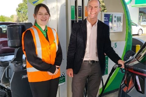 Mayor Andrew with Taskforce employee at a petrol station